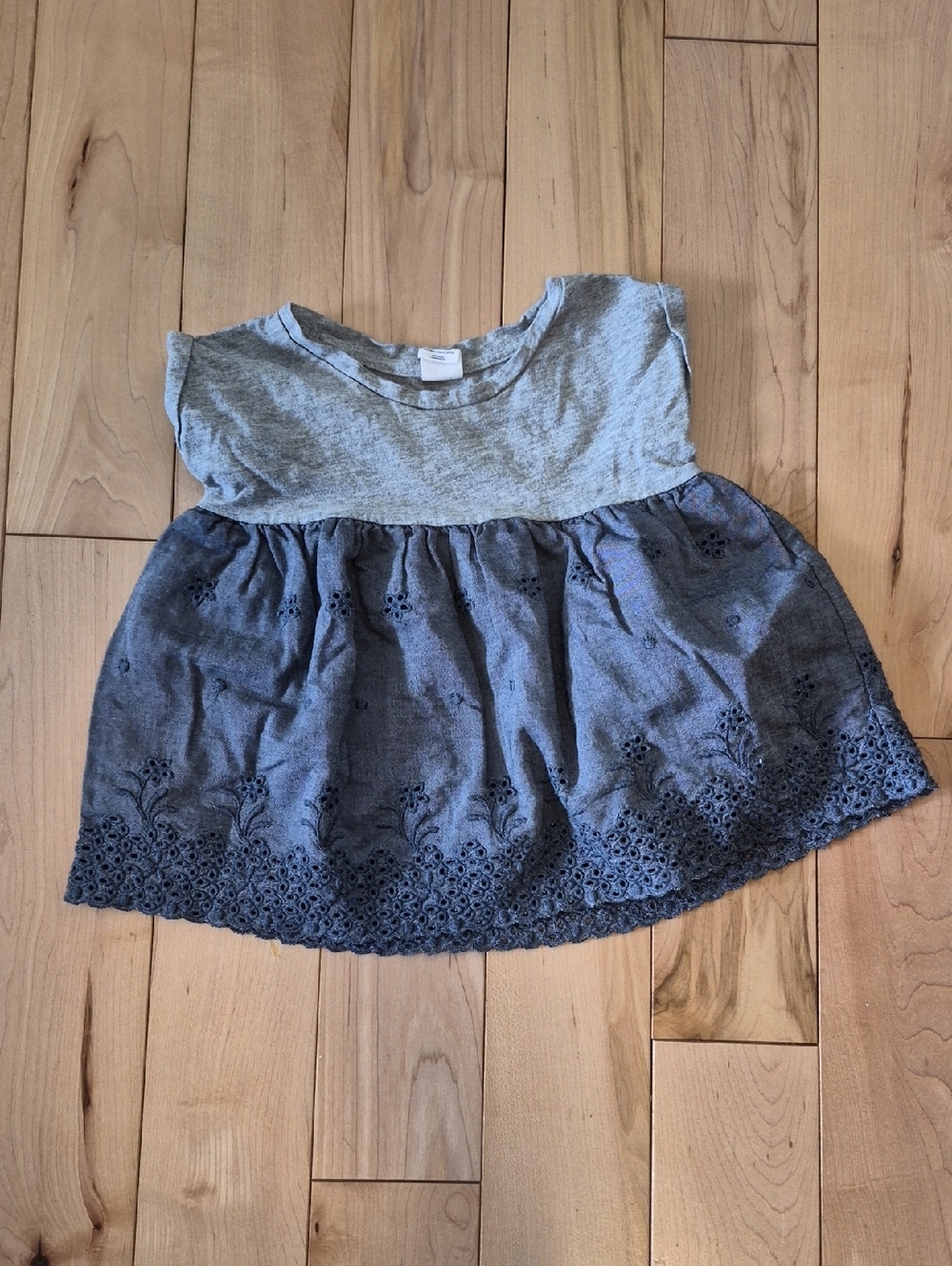 Girls Size 18-24m GAP Two-Tone Grey Eyelet Dress Tee